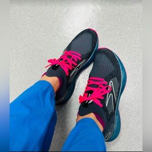 Brooks Women’s Levitate StealthFit 5 Neutral Running Shoe size 9